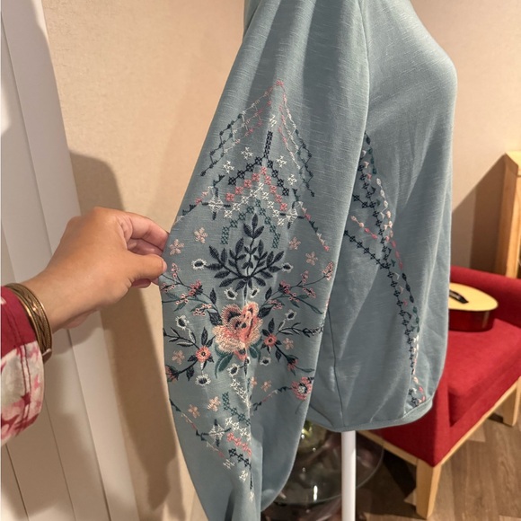 Knox Rose Teal Sweatshirt with Embroidered Sleeves - Picture 4 of 8